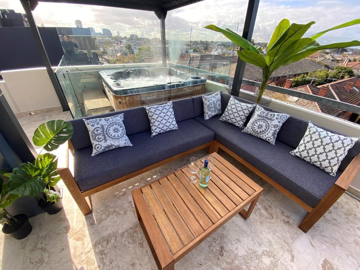 Luxurious Penthouse Oasis With Spa Melbourne City Exterior foto