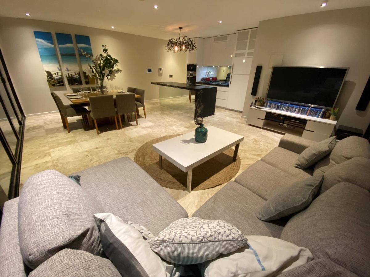 Luxurious Penthouse Oasis With Spa Melbourne City Exterior foto